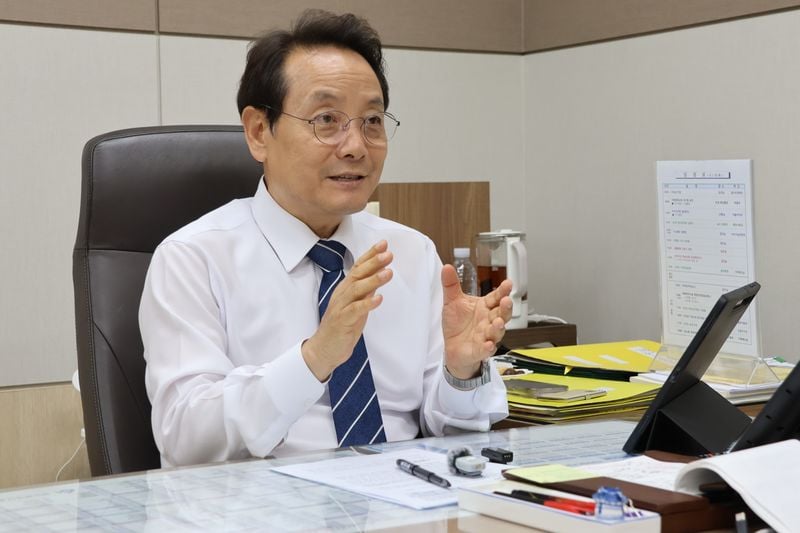 민선 7기와 8기에 걸쳐 정주 여건 개선을 이끈 임택 광주 동구청장이 민선 9기 출범을 맞아 첨단 AI 신산업과 체류형 관광을 중심으로 한 경제도시로의 대전환을 선포하며 동구의 미래 청사진을 제시했다.