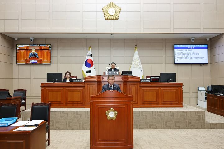 김민열 의장이 제10대 고흥군의회 의장 당선 인사를 하고 있다