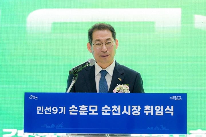손훈모 순천시장이 제1호 결재로 재난 대비 사전점검 계획을 승인했으며 민생경제 회복과 시민 중심의 열린 행정을 가동한다