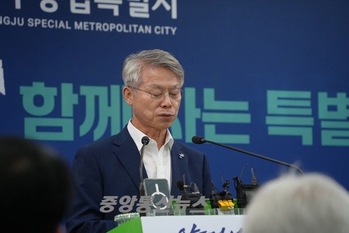 민 시장은 지난 29일 청와대 회의와 30일 지역 방문 당시 이재명 대통령이 보여준 호남에 대한 각별한 애정과 진정성에 깊은 감동을 받았다고 전했다.