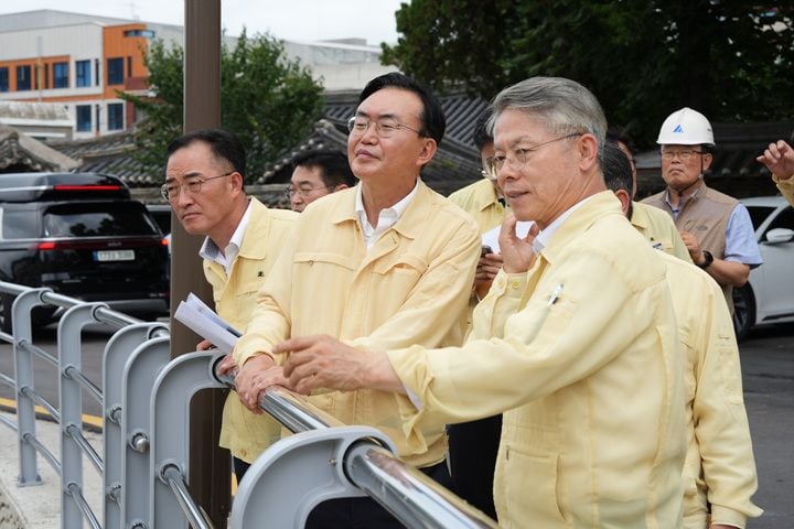 전남광주통합특별시와 나주시가 936억 원 규모의 나주천 생태물길 공원 조성 현장을 점검했다