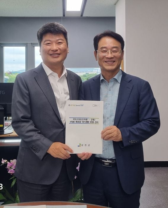 강진원 강진군수가 7일 기획예산처를 방문, 국도23호선 예타의 국가계획반영을 요청했다