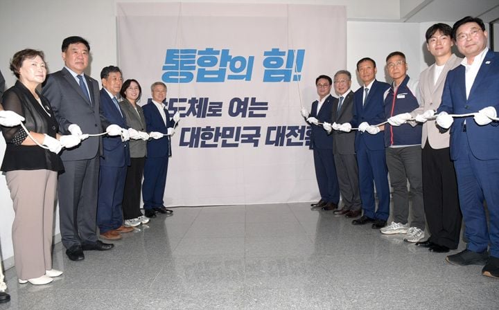 전남광주통합특별시가 9일 '전남광주반도체산업지원단'을 공식 출범했다. 광주 군공항 부지 반도체 메가프로젝트 성공을 위해 인허가, 전력망 구축 등 전 과정을 원스톱 지원하는 실행 조직이다