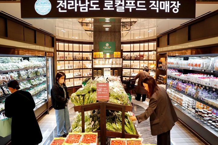 광주신세계 본관 지하 1층 전라남도 로컬푸드 직매장은 지난 2022년부터 고객과 농가를 연결하는 플랫폼으로 신선한 상품을 합리적인 가격에 공급하고 있다