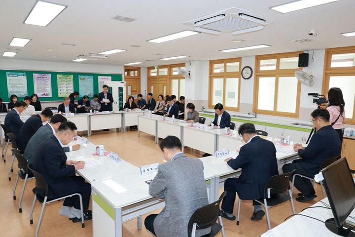 전남광주통합특별시의회 교육위원회가 양대 교육청사와 일선 학교를 방문해 통합 교육행정 정착 방안과 학교별 과밀·소규모 현안을 점검하고 현장 밀착형 정책 지원을 약속했다