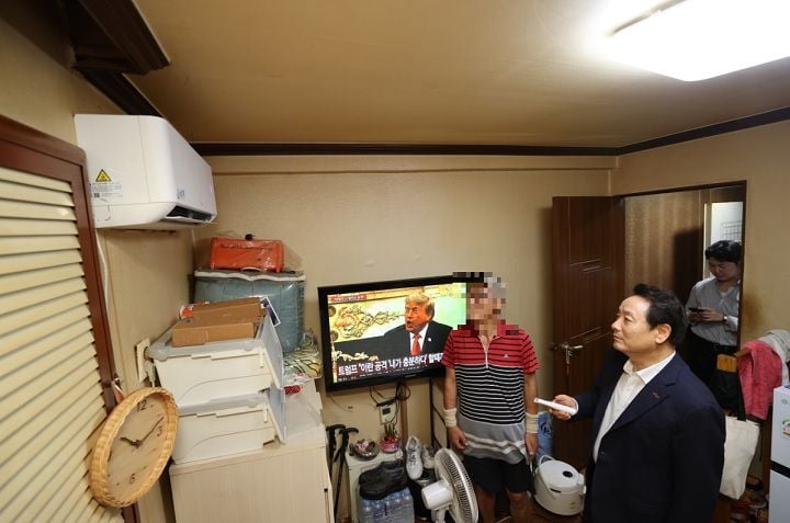 전남광주통합특별시 동구가 고향사랑기부금 8천400만 원을 투입해 대인동·계림동 쪽방촌 거주민 152명에게 에어컨과 냉장고를 지원하고 현장 점검과 복지 연계에 나섰다