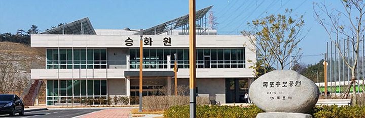 목포시가 목포추모공원 화장장의 직영 및 시설관리공단 전환을 골자로 한 개편안을 마련했다. 행정 절차 소요 기간 동안은 공공성이 보강된 민간위탁 방식으로 운영을 우선 보완한다.