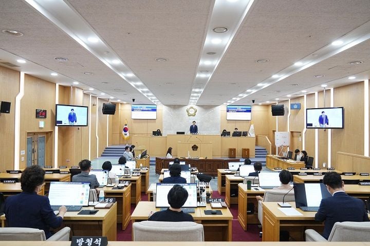 조국혁신당 전남광주통합특별시당이 광주 남구의회 전반기 원 구성 완료에 대해 대화와 타협을 통한 의회 협치 모델을 제시했다고 평가했다.