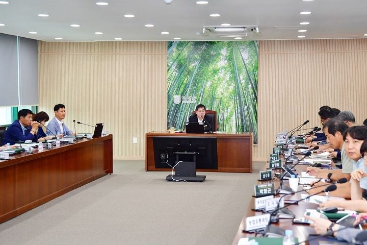 담양군이 20일 '2027 남도정원 비엔날레 기본계획 수립 용역 중간보고회'를 열고 행사 추진 방향과 공간 구성을 점검했다.