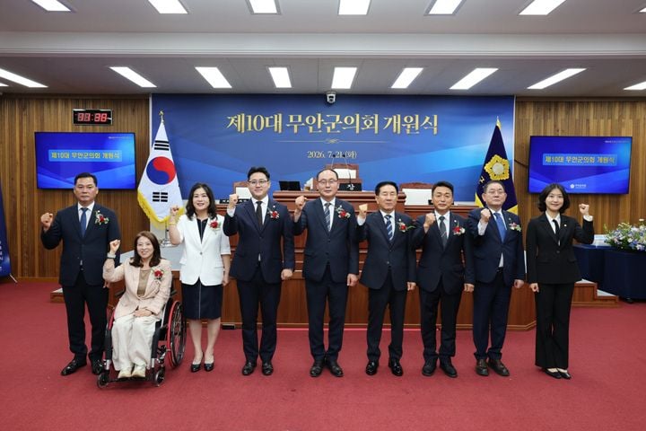 무안군의회가 21일 제10대 의회 개원식을 열고 의정활동을 시작했다