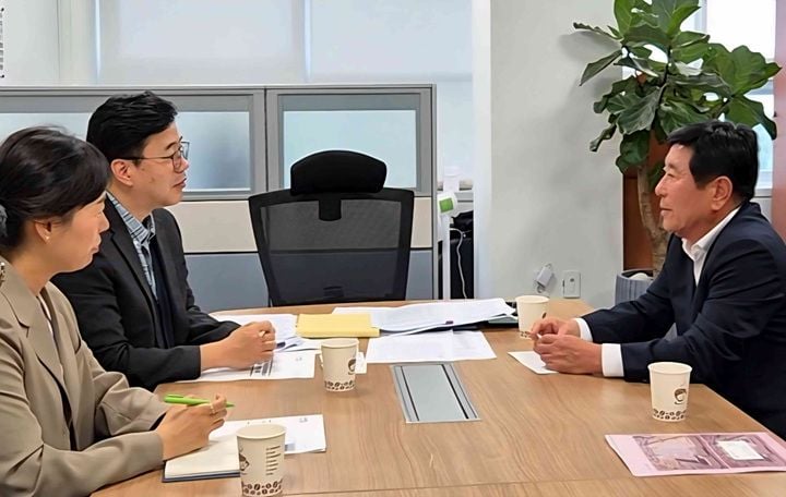 곡성군이 21일 행정안전부를 찾아 세수 감소에 따른 재정 난관을 전달하고 재난 예방 및 지역 현안 해결을 위한 특별교부세 지원을 요청했다