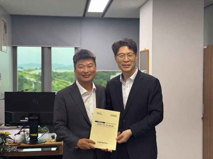 정부 예산 확보 총력-박창환 예산총괄심의관 면담전남광주통합특별시가 2027년 정부예산안 확정을 앞두고 기획예산처 심의 대응에 총력을 기울이고 있다. 황기연 행정부시장이 정부세종청사를 방문해 영암~광주 고속도로 등 핵심 현안의 국비 지원을 건의하며 본격적인 예산 확보전에 돌입했다.