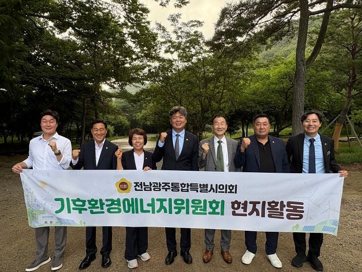 전남광주통합특별시의회 기후환경에너지위원회가 22일부터 이틀간 영광군 일대 산림 자원과 해상풍력 발전 단지를 찾아 재생에너지 정책 수립을 위한 현장 점검을 실시했다.