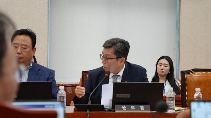 더불어민주당 안도걸 의원이 정부의 세제개편안을 앞두고 징벌적 과세가 아닌 '조세 정상화'를 촉구했다.