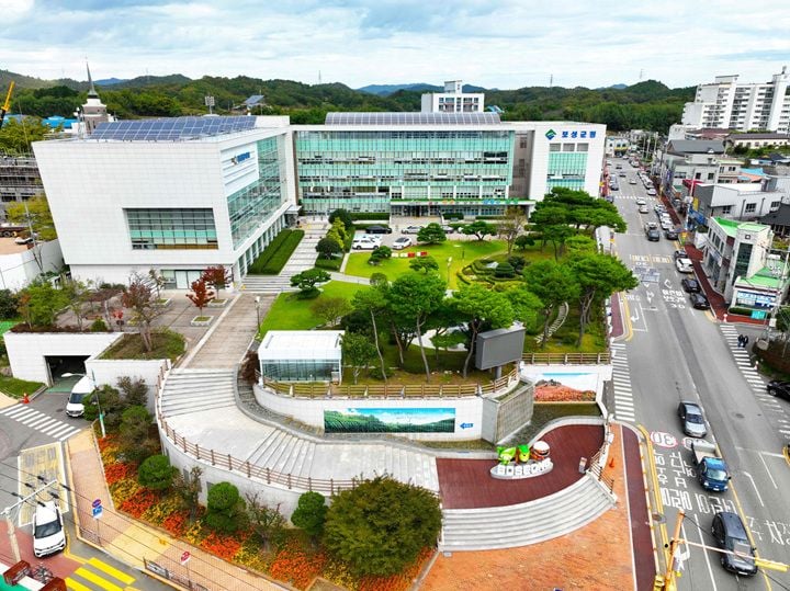 보성군의회가 2026년 제1회 추경예산 8,564억 원을 확정했다. 민선 9기 제1호 공약인 농어촌 기본소득 425억 원과 율포 해양관광 거점 조성 사업 등을 본격 추진한다.
