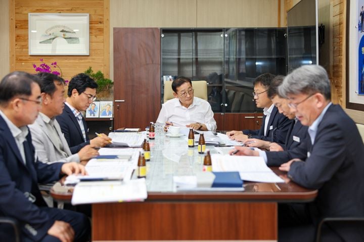 진도군이 민선 9기 첫 부서별 주요업무 보고회를 토론식으로 마치고 군민 체감 중심의 행정을 본격 가동한다.