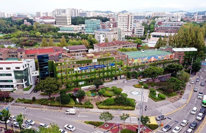 전남광주통합특별시 북구가 앰코코리아와 삼성전자의 1조 원 규모 투자를 지원하기 위해 '투자기업 원스톱 지원 TF'를 본격 가동한다. 인허가 단축과 핫라인 구축으로 투자 집행을 앞당긴다.