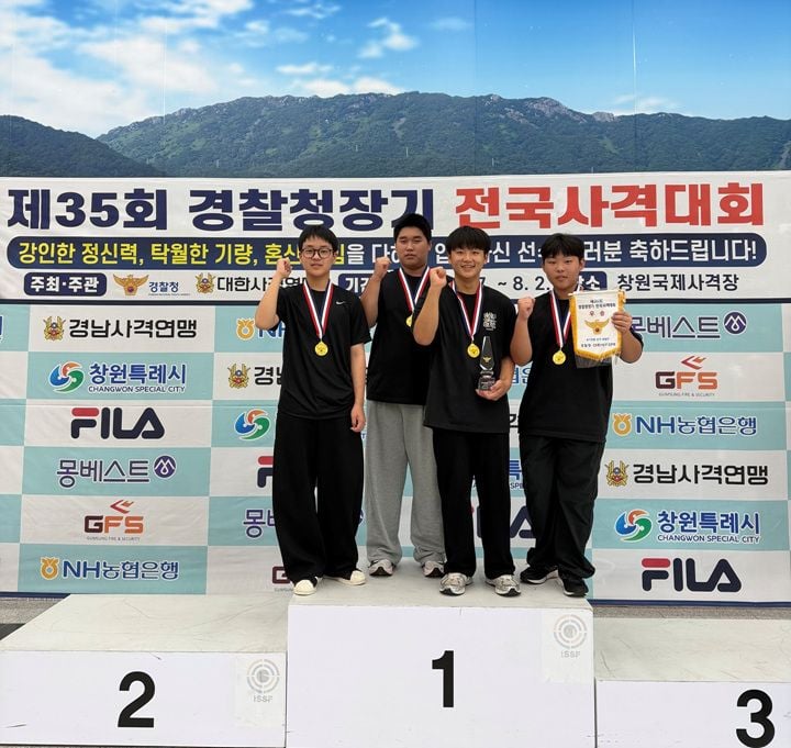 광주체육중 사격부가 제35회 경찰청장기 전국사격대회 남중부 10m 공기권총 단체전에서 총점 1천682점을 기록하며 금메달을 획득했다.