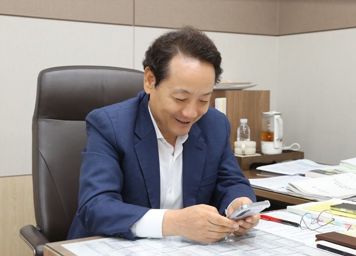 동구가 생활민원 One-stop 사업을 추진한다. 8월 구청장 직통문자 서비스 개설에 이어 9월부터 찾아가는 현장민원실을 운영한다.