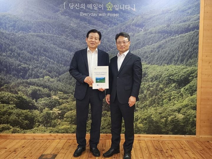 김신 완도군수가 산림청을 방문해 1,815억 원 규모 국립완도난대수목원의 조기 착공을 요청했다. 9월 계약 체결을 거쳐 2030년 준공, 2031년 개원을 목표로 추진된다.