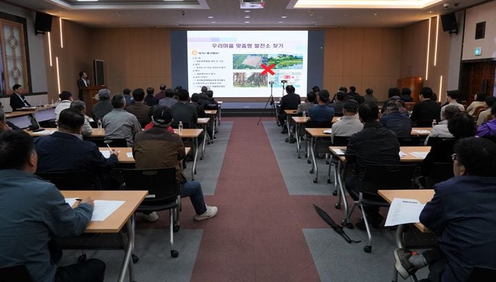 나주시가 행안부 햇빛소득마을 1차 공모에서 동강면, 남평읍 2개 마을 모두 선정됐다. 주민 주도 태양광 발전으로 마을 공동체 소득을 창출하며 2차 공모 준비도 박차를 가한다.