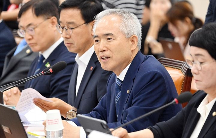 양부남 의원이 전남광주통합특별시 5개 자치구를 자치시로 전환하는 특별법 개정안을 발의했다. 보통교부세 교부와 도시계획 권한을 확보해 행정 격차를 해소한다.