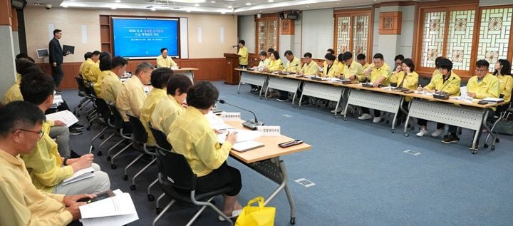 나주시가 성북동 상가 화재 피해 상인들을 위해 긴급경영안정자금, 무료 법률상담, 긴급복지, 재난폐기물 처리 등 종합 지원책을 추진한다.