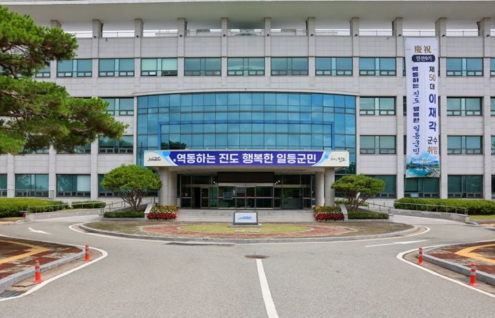 진도군이 복지부 분만취약지 노후장비 교체 공모에 선정돼 진도한국병원 산부인과에 8,500만 원 규모의 최신 초음파 진단 장비를 도입한다.