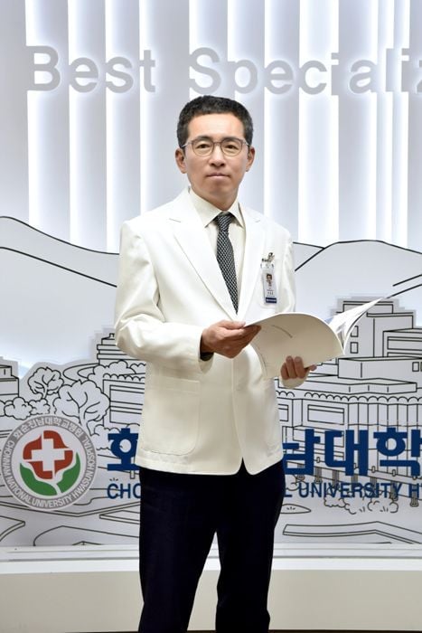 화순전남대병원 민정준 교수가 세계적 권위의 GRC '치료용 미생물' 분야 차기 의장으로 선출됐다. 민 교수는 2028년 부의장을 거쳐 2030년 의장으로 학술대회를 이끈다.