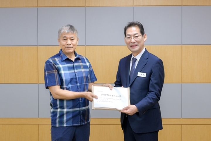 순천시 시민주권위원회가 차세대 공공자원화시설 정책토론 청구건을 가결하고 9월부터 중립적 공론화추진위원회를 구성해 시민 숙의 공론화 절차에 착수한다.