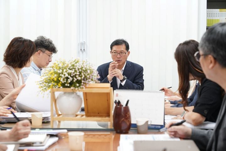 목포시가 강성휘 시장 주재로 목포시의료원 등 9개 출연기관을 직접 방문해 주요 현안을 점검하고 상시 소통을 통한 체감 행정 구현에 나섰다.