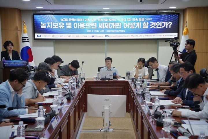 문금주 의원과 농특위가 12일 국회에서 농지 세제 개편 토론회를 열고 8년 자경 양도세 감면 제도 재검토와 실경작자 보호 방안을 심도 있게 논의했다.