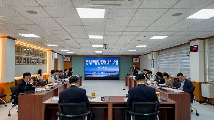 목포시가 '목포관광발전 5개년 계획 수립 용역' 착수보고회를 열고 국도 77호선 개통 및 남부권 개발과 연계한 글로벌 체류형 관광도시 조성에 나선다.