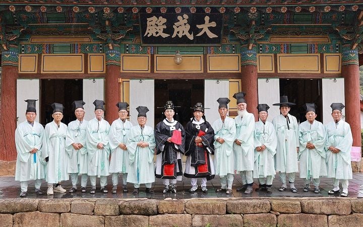 이남오 함평군수가 19일 오전 함평향교에서 제49대 취임을 알리는 고유제를 거행하며 민선 9기 공식 일정에 돌입했다.