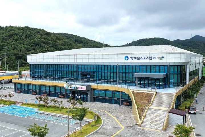 전남 완도군 청해진스포츠센터에서 오는 27일부터 30일까지 제53회 문화체육관광부장관기 전국 시도 대항 체조 대회 및 2026 전국 대학 일반 체조 선수권 대회가 열린다.