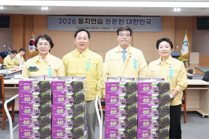 전남광주통합특별시 남구의회가 19일 남구청 을지연습 종합상황실을 방문해 훈련 상황을 참관하고 근무자들의 노고를 격려하며 철저한 비상대비 태세를 당부했다.