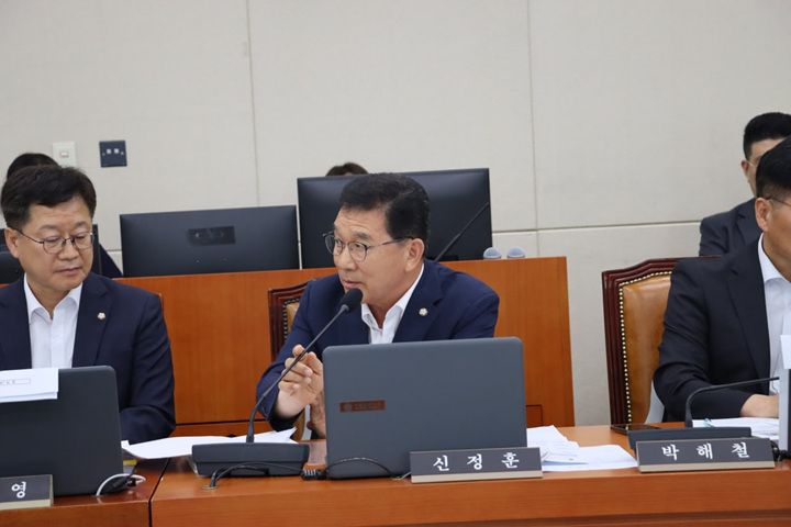 신정훈 의원이 19일 국회 회의에서 한국에너지공대(켄텍)의 국비 중심 재정 지원 확대와 2년 8개월째 공석인 총장의 조속한 선임을 기후에너지환경부에 촉구했다.