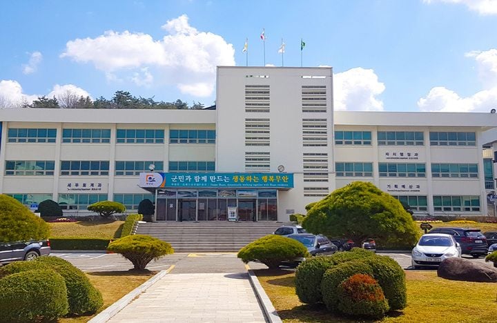 무안군이 지난 19일 공무원노조와 '청렴 소통의 만남'을 열었다. 2026년 종합청렴도 평가 설문조사 정보를 공유하고 조직문화 개선 및 청렴도 향상 방안을 논의했다.