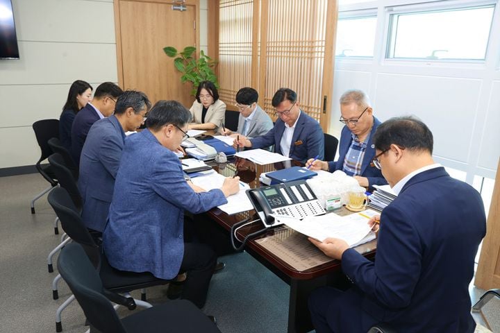 해남군이 제2차 공공기관 지방이전에 대비해 한국에너지기술평가원 등 5개 중점 기관 유치 전략을 재정비했다. 지역 AI·에너지·농수산 산업과 연계해 유치 경쟁력을 높일 방침이다.