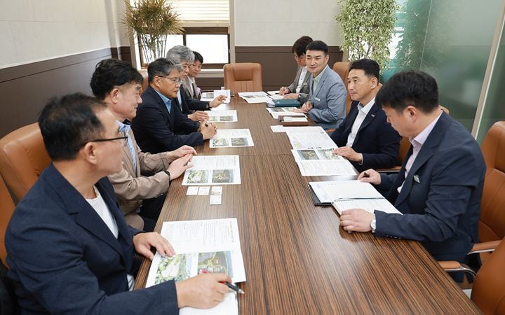 함평군이 한국도로교통공단, 전남개발공사와 교통안전교육원 건립 사업 협의를 개최하고 행정 지원 및 협력체계를 강화했다.