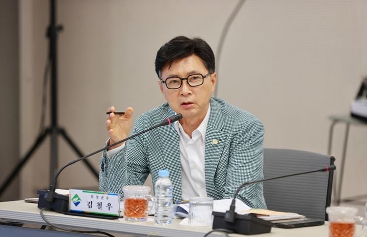 김철우 보성군수가 제10회 중앙지방협력회의에 기초지방정부 대표로 참석해 민생지원금 지급, 철도망 확충, 2,855억 규모 해양 사업 등 지방주도 성장 전략을 공유했다(사진 : 지난해 9월 16일 민선8기 제8차 전남시장군수협의회에 참석한 김철우 보성군수)