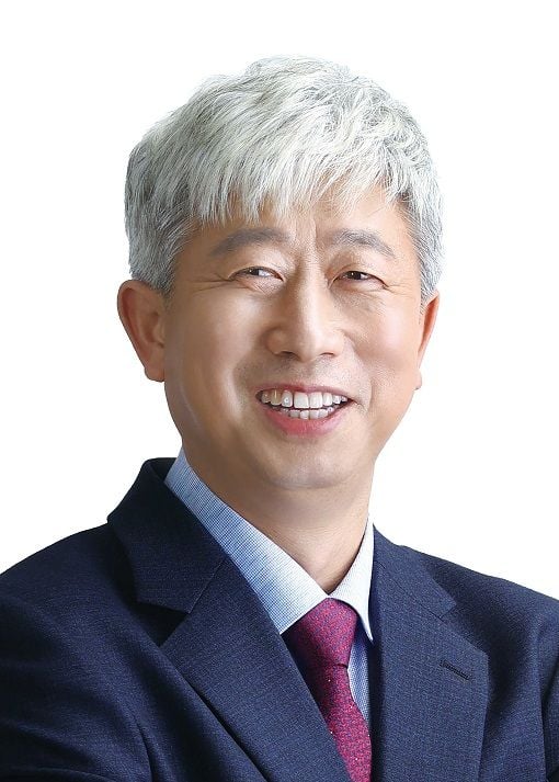 박형대 의원은 1일 성명을 통해 재생에너지는 반도체 산단과 RE100의 핵심 기반임을 강조하며, 통합공사 편입 시 에너지 사업이 부수 업무로 전락할 것이라며 원안 추진을 촉구했다.