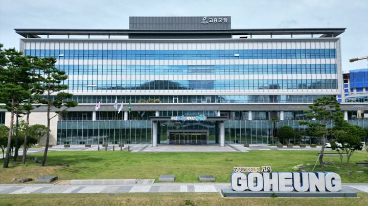 고흥군이 9월 14일부터 전 군민 대상 1인당 30만 원의 민생회복지원금을 고흥사랑상품권으로 지급한다.