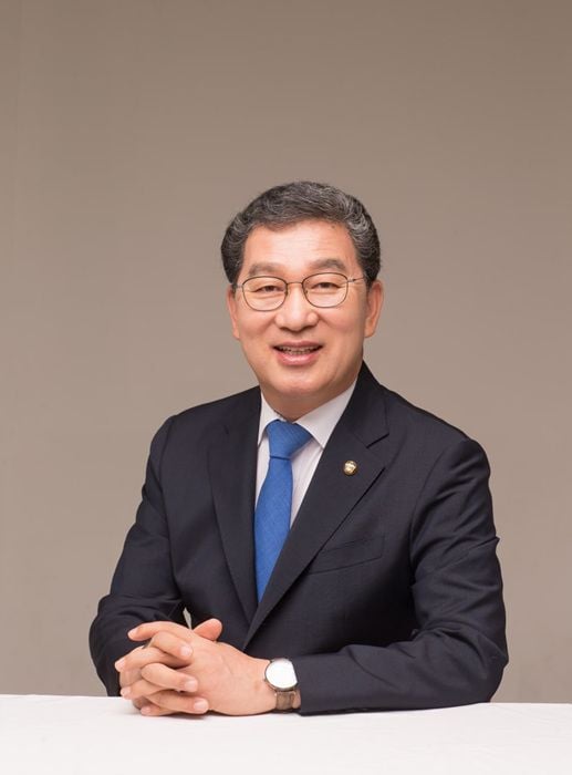신정훈 의원 분석 결과 2025년 국내 태양광 모듈 시장의 중국산 비중이 69.3%에 달했다. 국산 비중은 30.7%로 급감해 국내 제조생태계 보호와 기술력 확보 대책이 시급하다.
