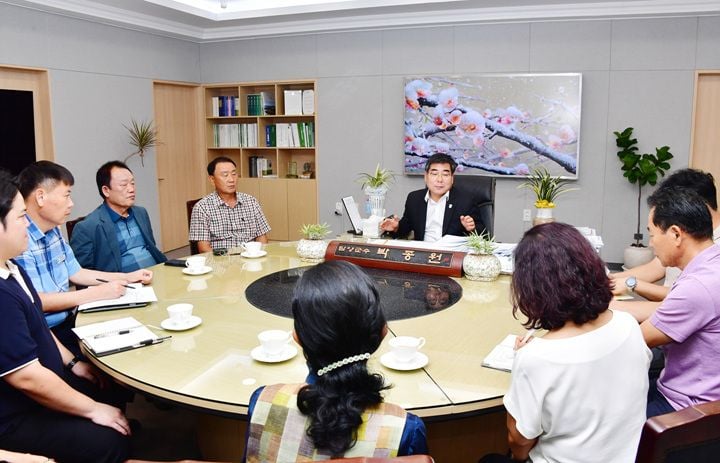 담양군이 지난 2일 농촌생태체험관광협의회와 간담회를 열었다. 생태·미식 자원을 활용한 체류형 관광 유치와 농가 소득 연계 지원 방안을 논의했다.