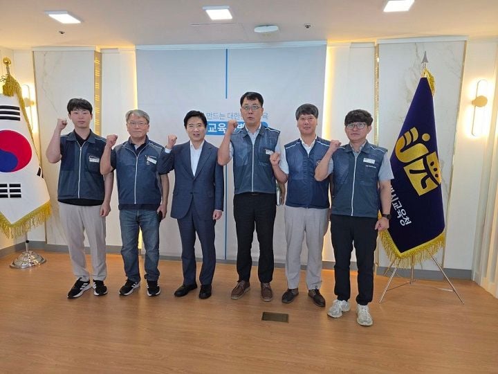 전국공무원노동조합 전남교육청지부가 3일 김대중 전남광주통합특별시 교육감과 면담을 갖고 일반직 인사적체 해소와 근무여건 상향평준화 등 주요 현안을 전달했다.