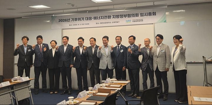 서영학 여수시장이 섬박람회 성공 개최와 석유화학 위기 극복 등 현안 해결을 위해 서울 출장길에 올랐다. GS칼텍스 면담 및 기후행동 대회 참석 등 행보를 이어갔다.