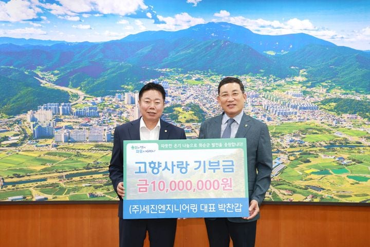 ㈜세진엔지니어링 박찬갑 대표가 화순군에 고향사랑기부금 1000만 원을 기탁하며 3년 연속 나눔을 이어갔다.