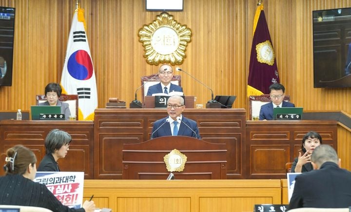 목포시가 제408회 시의회 정례회에서 민선9기 재정운용 방향을 발표했다. 관리재정과 체감재정 투트랙으로 지역사랑상품권 1천억 발행 및 생활불편 해소 예산을 확대한다.