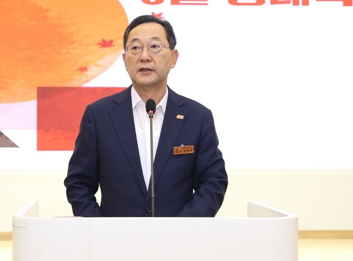 해남군이 추석을 맞아 해남사랑상품권 18% 할인과 상가 환급 행사를 진행한다. 목포대 의대 후보 탈락에 따른 서남권 의료 대책 마련과 명량대첩축제 안전 점검도 병행한